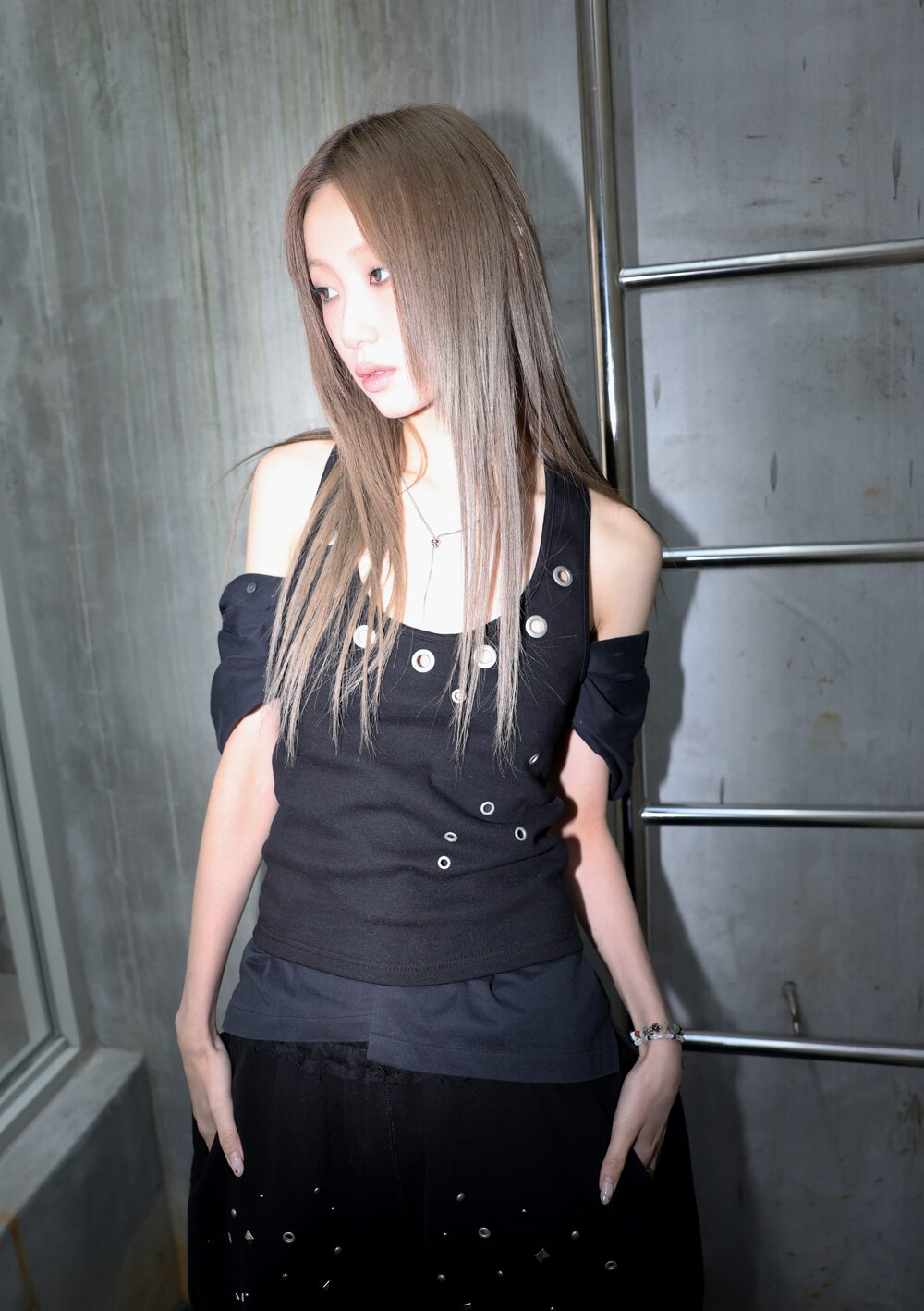 [ALDIYOUU][IVE REI] Eyelet halterneck sleeveless_BLACK