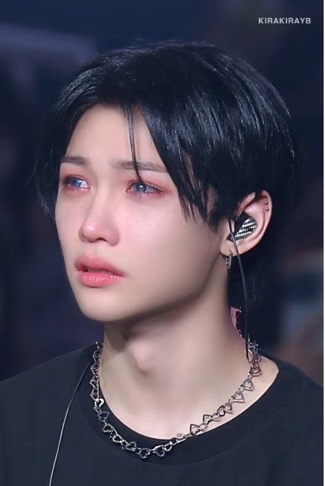 Qoo10] ブイブイブイ 【StrayKidsフィリックス着用】テ