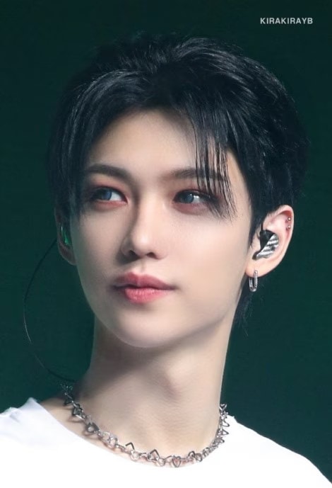 Qoo10] ブイブイブイ 【StrayKidsフィリックス着用】テ