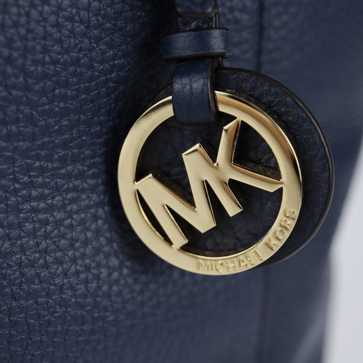 超美品 Michael Kors マイケルコース JET SET ITEM トートバッグ 35H7GTTT9L レザー ネイビー系 ゴールド金具 ショルダーバッグ【本物保証】 超美品 Michael Kors マイケルコース JET SET ITEM トートバッグ 35H7GTTT9L レザー ネイビー系 ゴールド金具 ショルダーバッグ【本物保証】