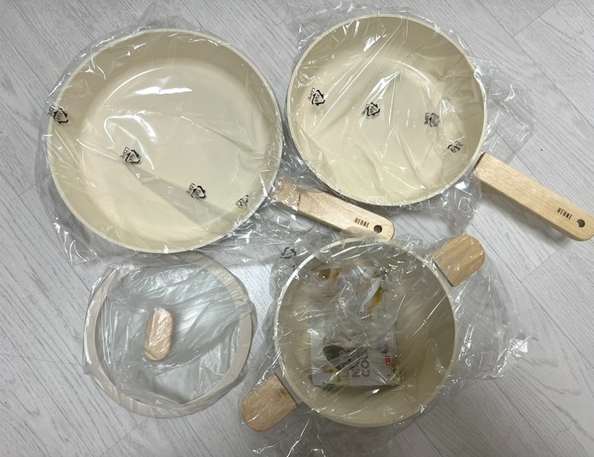 HERNE CERAMIC COOKWARE 3点セット(両手鍋20cm+深型フライパン24cm+フライパン28cm) 韓国 韓国雑貨 キッチン キッチングッズ 鍋 セット フライパン 20 30 2 HERNE CERAMIC COOKWARE 3点セット(両手鍋20cm+深型フライパン24cm+フライパン28cm) 韓国 韓国雑貨 キッチン キッチングッズ 鍋 セット フライパン 20 30 2