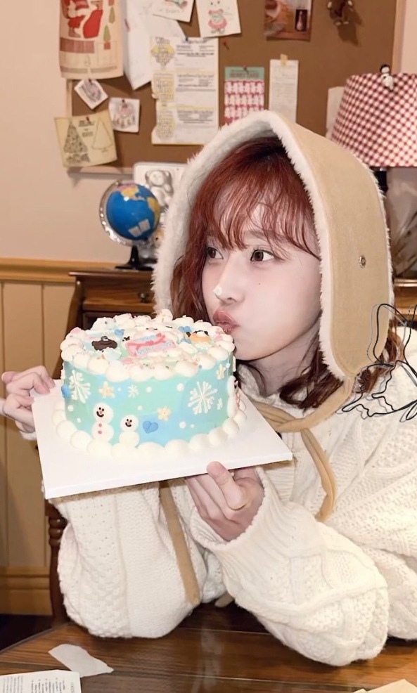 [Aespa WINTER ウィンター 着用] Miu Ear Muffler - 2色 帽子 レディース 韓国 帽子 キャップ + FREE GIFT