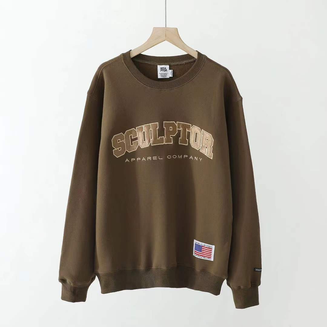 ヨーロッパとアメリカの大学スタイルの文字刺繡とベルベットのカジュアルセーター