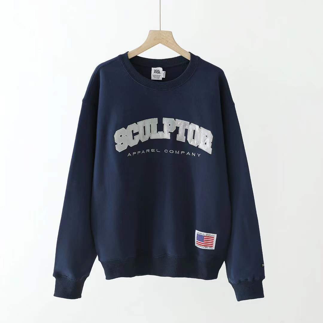 ヨーロッパとアメリカの大学スタイルの文字刺繡とベルベットのカジュアルセーター