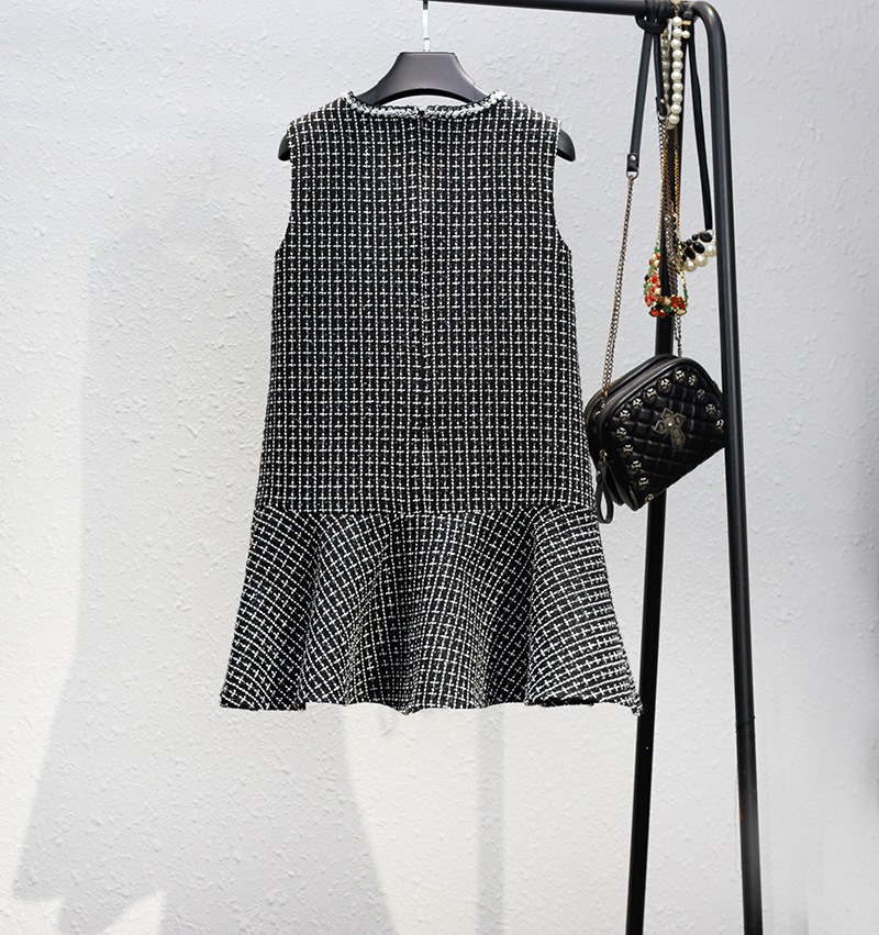 Vネックフリルツイードジレ ベスト ペプラム Vネック ミディアム丈 ビジュー 韓国 ワンピース トップス レイヤード レディース 春 秋 冬 オフィスコーデ ママコーデ 体型カバー a4757