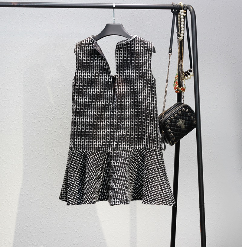 Vネックフリルツイードジレ ベスト ペプラム Vネック ミディアム丈 ビジュー 韓国 ワンピース トップス レイヤード レディース 春 秋 冬 オフィスコーデ ママコーデ 体型カバー a4757