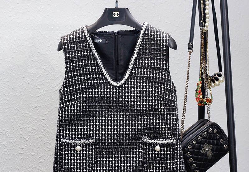 Vネックフリルツイードジレ ベスト ペプラム Vネック ミディアム丈 ビジュー 韓国 ワンピース トップス レイヤード レディース 春 秋 冬 オフィスコーデ ママコーデ 体型カバー a4757