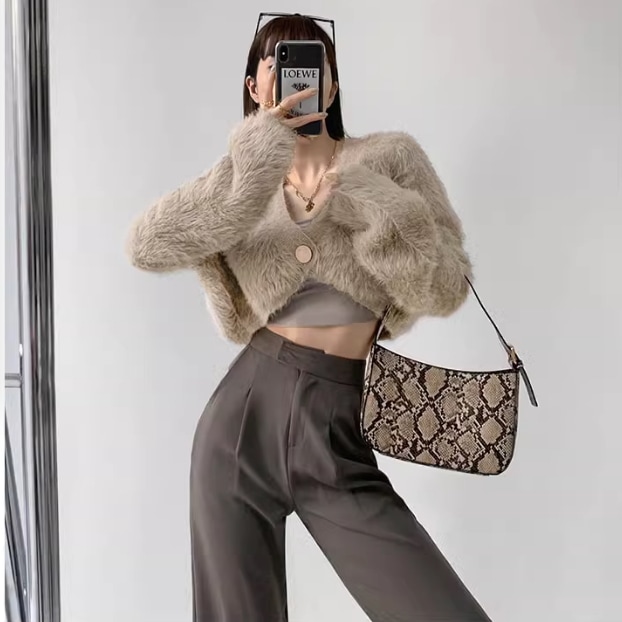 ふわふわもこもこベルベットカーディガン もこもこカーディガン ベルベットカーディガン ショート丈カーディガン カーキ 黒 ブラック 白 ホワイト 韓国 オルチャン レディース 高見えカーディガン