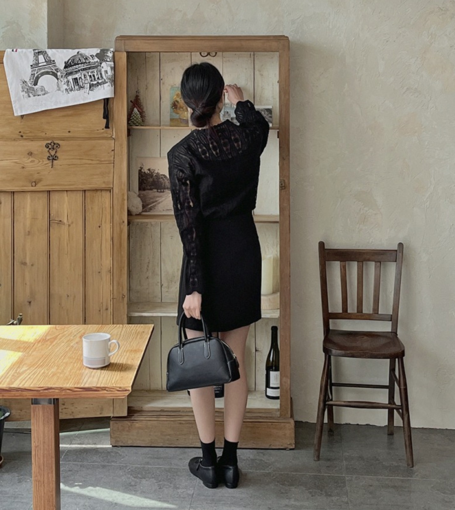 トップス シャツ ブラウス 袖あり 長袖 萌袖 ラウンドネック レース 刺繍 透け感 パール ボタン ウェーブ キャミソールセット かわいい 大人可愛い きれいめ トップス シャツ ブラウス 袖あり 長袖 萌袖 ラウンドネック