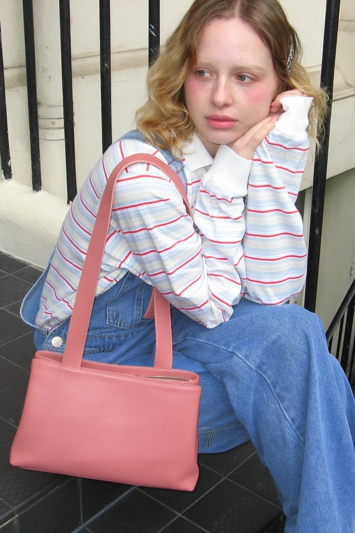 ダブルショルダーバッグ(ピンク)韓国人気 限定販売 ユニセックス おしゃれ カジュアル 軽量 シンプル トレンドバッグ ダブルショルダーバッグ(ピンク)韓国人気 限定販売 ユニセックス おしゃれ カジュアル 軽量 シンプル トレンドバッグ