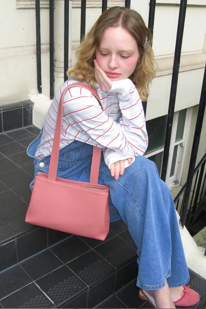 ダブルショルダーバッグ(ピンク)韓国人気 限定販売 ユニセックス おしゃれ カジュアル 軽量 シンプル トレンドバッグ ダブルショルダーバッグ(ピンク)韓国人気 限定販売 ユニセックス おしゃれ カジュアル 軽量 シンプル トレンドバッグ