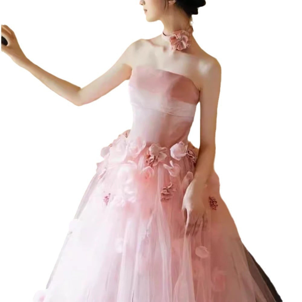 ロマンチックなピンクの女の子の胸を拭いて乾杯する服2025宴会の主宰の人の流れのイブニングドレスです