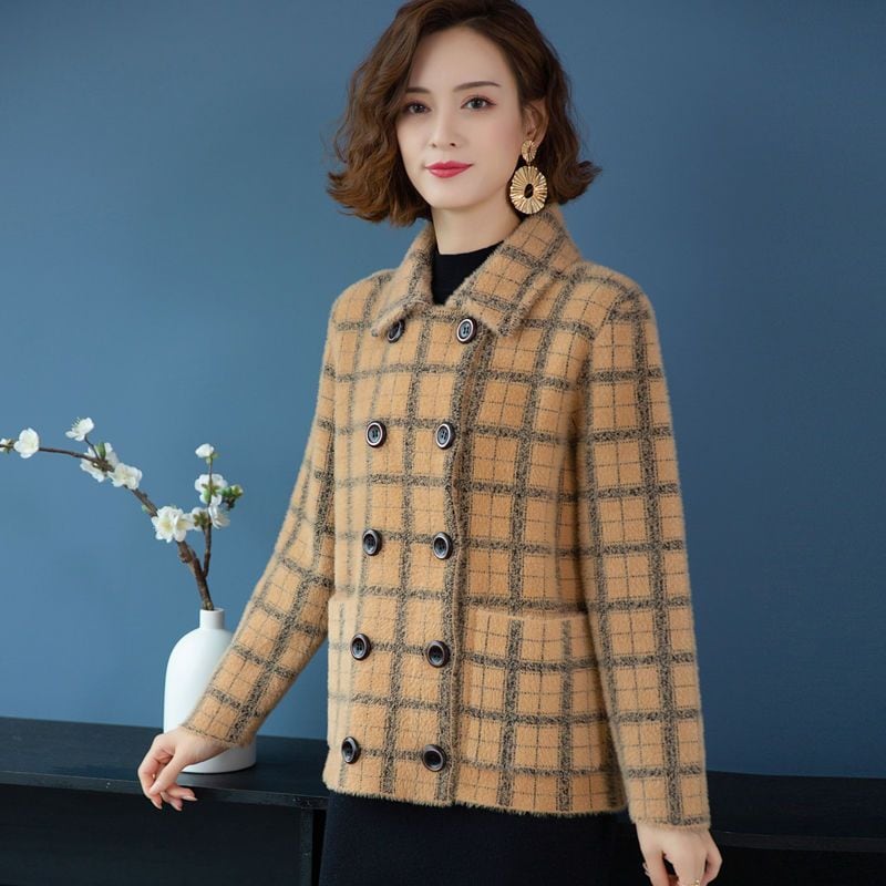 二八月の大きいサイズの婦人服はゆったりしていてスーツの襟の上着のコートはな小さな香りのコートです