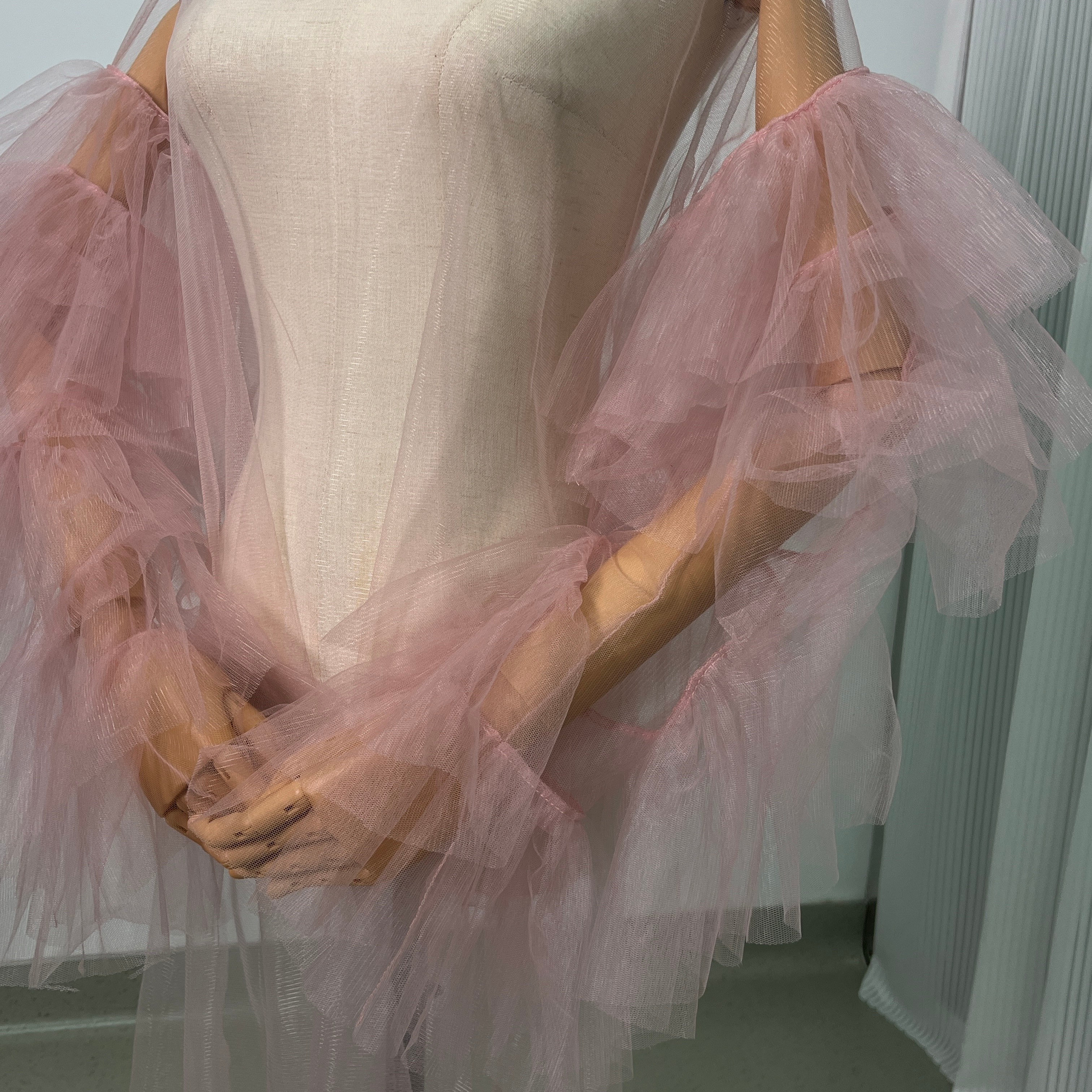 トップス くすみピンク ふわふわ袖 色直し ラッフルフリル オーダーメイド 花嫁 披露宴 トップス くすみピンク ふわふわ袖 色直し ラッフルフリル オーダーメイド 花嫁 披露宴