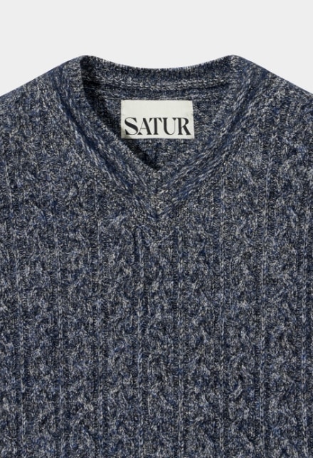 【SATUR】 MELANGE HAIRY CABLE V-NECK VEST : WARM NAVY