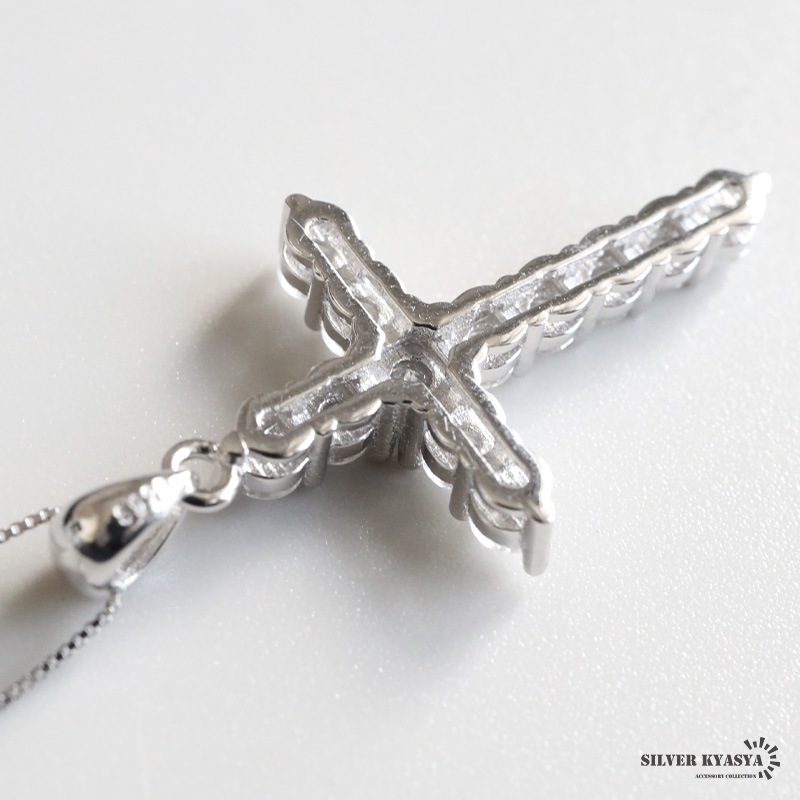 シルバー925 ストーンの輝きが魅力的なクロスネックレス 【ミディアム】 [cn152-cn129]