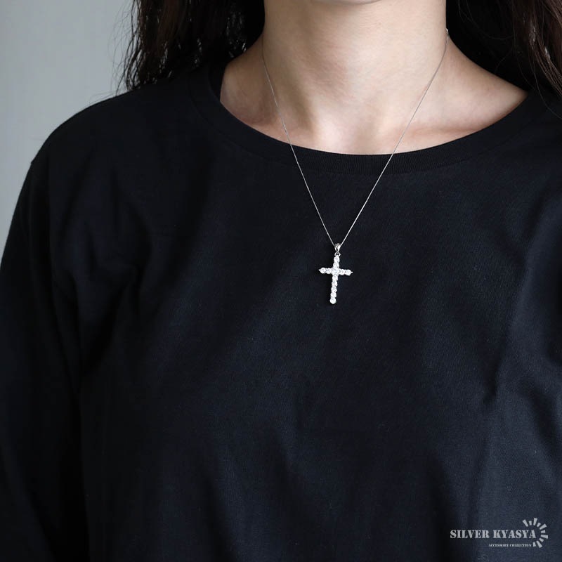 シルバー925 ストーンの輝きが魅力的なクロスネックレス 【ミディアム】 [cn152-cn129]