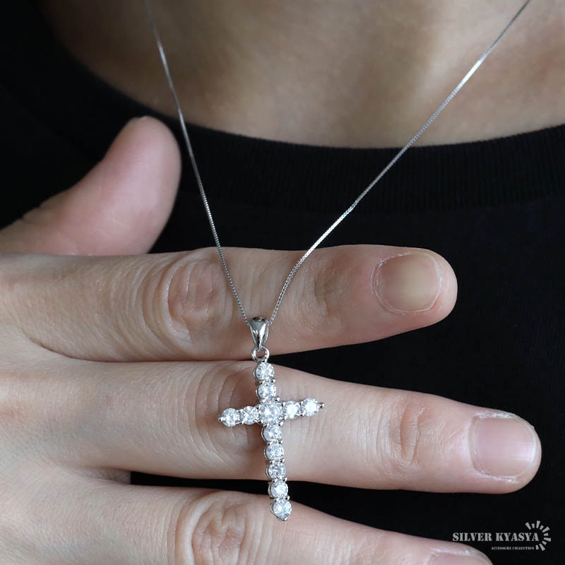シルバー925 ストーンの輝きが魅力的なクロスネックレス 【ミディアム】 [cn152-cn129]