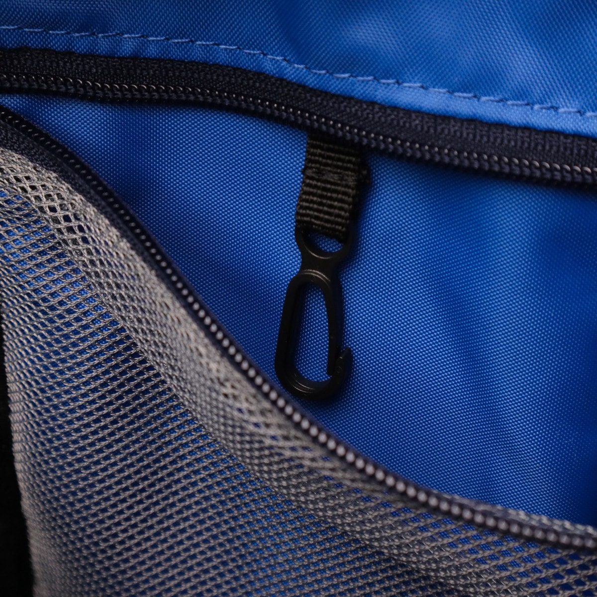 正規品10年保証 メンズ レディース 大容量 通学 軽量 耐水 カジュアル B4 A4 デイパック 旅行 CLASSIC PLUS BACKPACK 32L