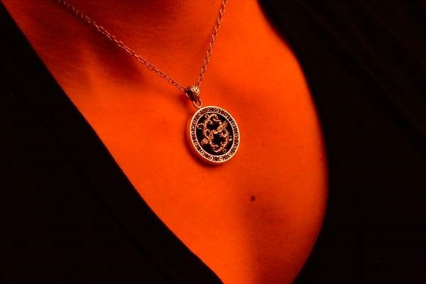 シルバーアクセサリー 鳳凰 桜 チェリー 花 フラワー レッド ジルコニア CZ サークル メンズ ペンダント ネックレス シルバーアクセサリー 鳳凰 桜 チェリー 花 フラワー レッド ジルコニア CZ サークル メンズ ペンダント ネックレス