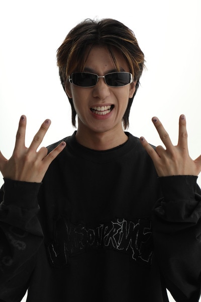 秋の新しい交通パスワード&LDQUODIRTYFIT&RDQUO落書き古い汚れた長袖Tシャツ男性用