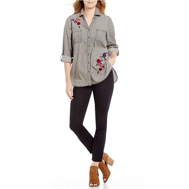 イントロ レディース トップス ブラウス・シャツ【Intro Petite Roll-Tab Sleeve Denim Floral Embroidered Button Front Shirt】St イントロ レディース トップス ブラウス・シャツ【Intro Petite Roll-Tab Sleeve Denim Floral Embroidered Button Front Shirt】St