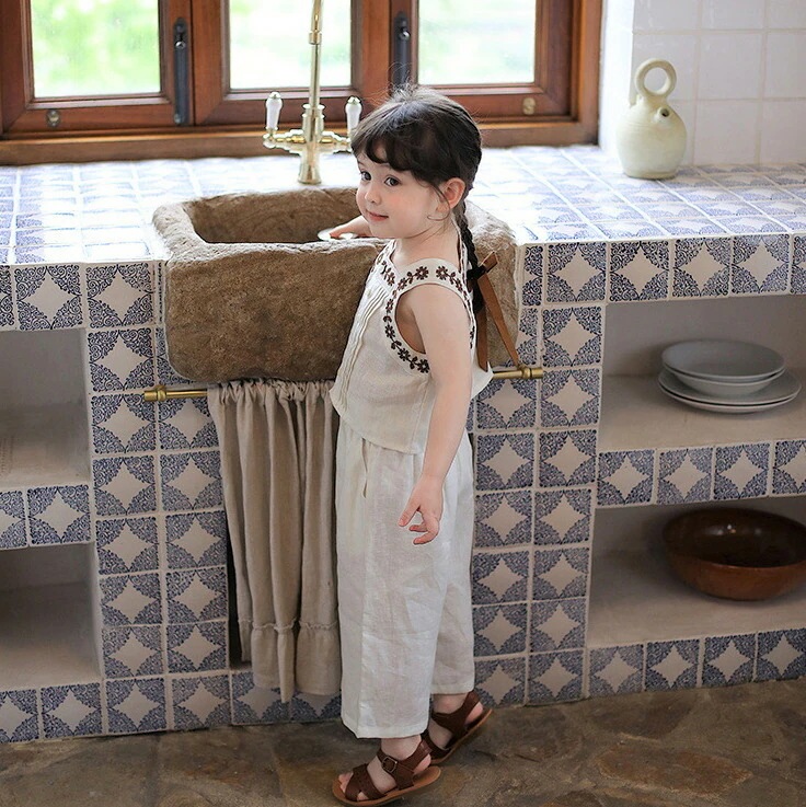 上下セット 子供服 2点セット ノースリーブ 刺繡 ワイドパンツ 女子 キッズ服 夏 袖なし 長ズボン 韓国風子供服 くすみブルー ベージュ 肌色 90 100 110 120 130 140cm 上下セット 子供服 2点セット ノースリーブ 刺繡 ワイドパンツ 女子 キッズ服 夏 袖なし 長ズボン 韓国風子供服 くすみブルー ベージュ 肌色 90 100 110 120 130 140cm