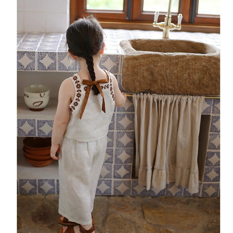 上下セット 子供服 2点セット ノースリーブ 刺繡 ワイドパンツ 女子 キッズ服 夏 袖なし 長ズボン 韓国風子供服 くすみブルー ベージュ 肌色 90 100 110 120 130 140cm 上下セット 子供服 2点セット ノースリーブ 刺繡 ワイドパンツ 女子 キッズ服 夏 袖なし 長ズボン 韓国風子供服 くすみブルー ベージュ 肌色 90 100 110 120 130 140cm