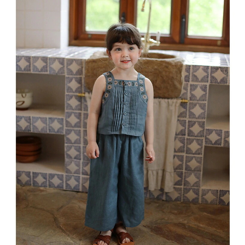 上下セット 子供服 2点セット ノースリーブ 刺繡 ワイドパンツ 女子 キッズ服 夏 袖なし 長ズボン 韓国風子供服 くすみブルー ベージュ 肌色 90 100 110 120 130 140cm 上下セット 子供服 2点セット ノースリーブ 刺繡 ワイドパンツ 女子 キッズ服 夏 袖なし 長ズボン 韓国風子供服 くすみブルー ベージュ 肌色 90 100 110 120 130 140cm