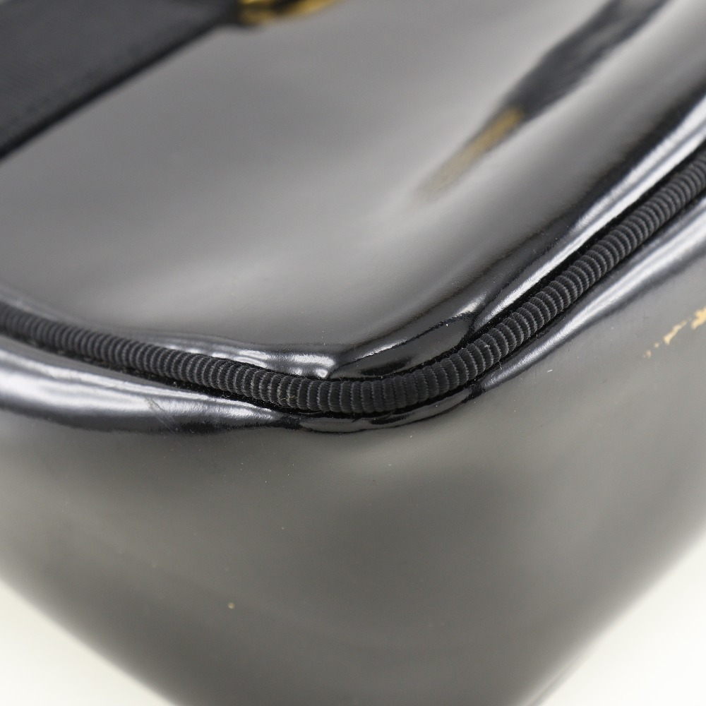 Salvatore Ferragamo サルヴァトーレフェラガモ ヴァラ D213096 ショルダーバッグ エナメル 黒 レディース 中古品