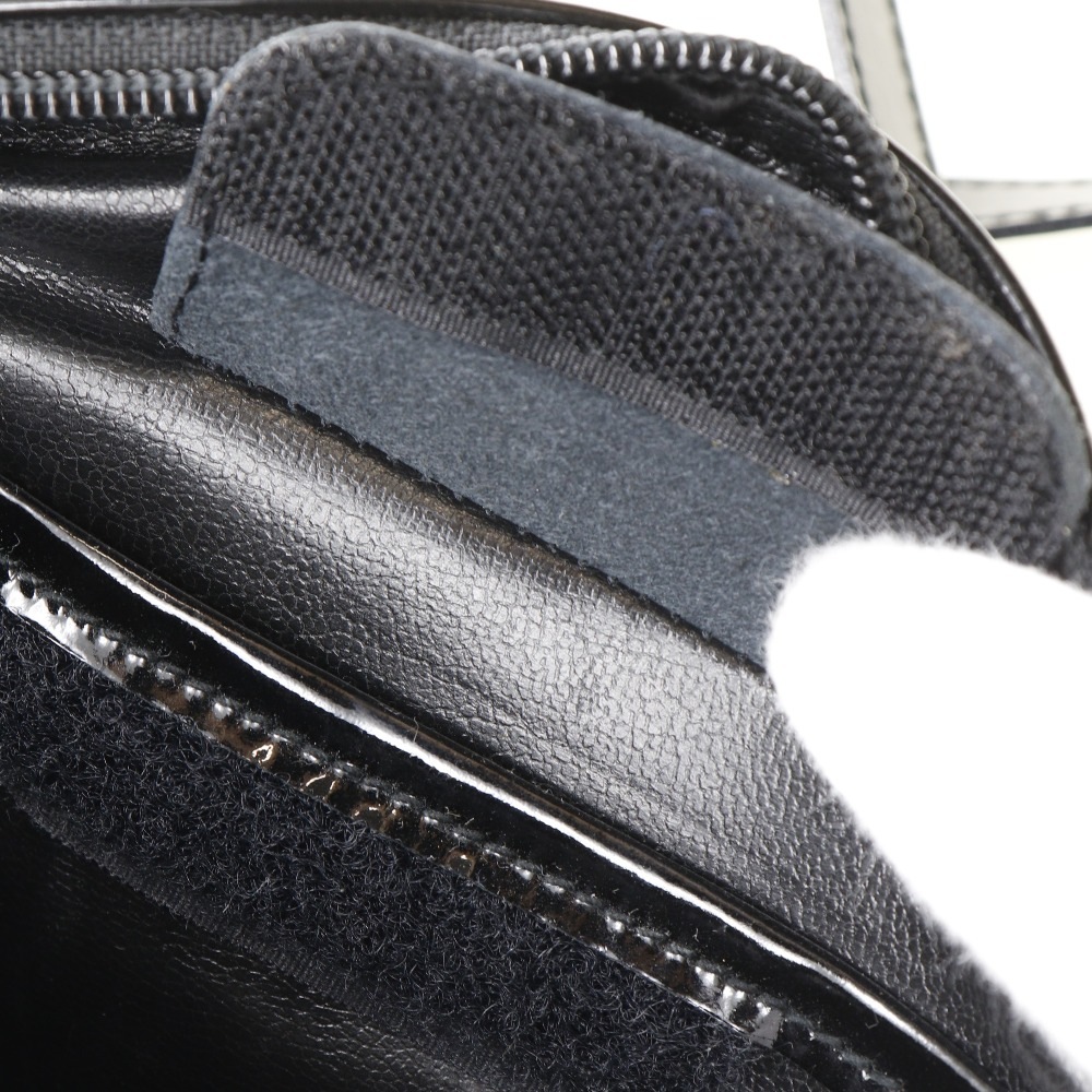 Salvatore Ferragamo サルヴァトーレフェラガモ ヴァラ D213096 ショルダーバッグ エナメル 黒 レディース 中古品