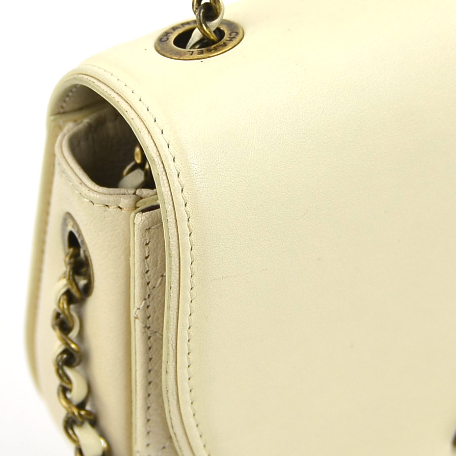 シャネル CHANEL 斜め掛けショルダーバッグ レザー クリーム レディース a0334 シャネル CHANEL 斜め掛けショルダーバッグ レザー クリーム レディース a0334