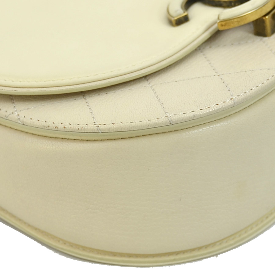 シャネル CHANEL 斜め掛けショルダーバッグ レザー クリーム レディース a0334 シャネル CHANEL 斜め掛けショルダーバッグ レザー クリーム レディース a0334