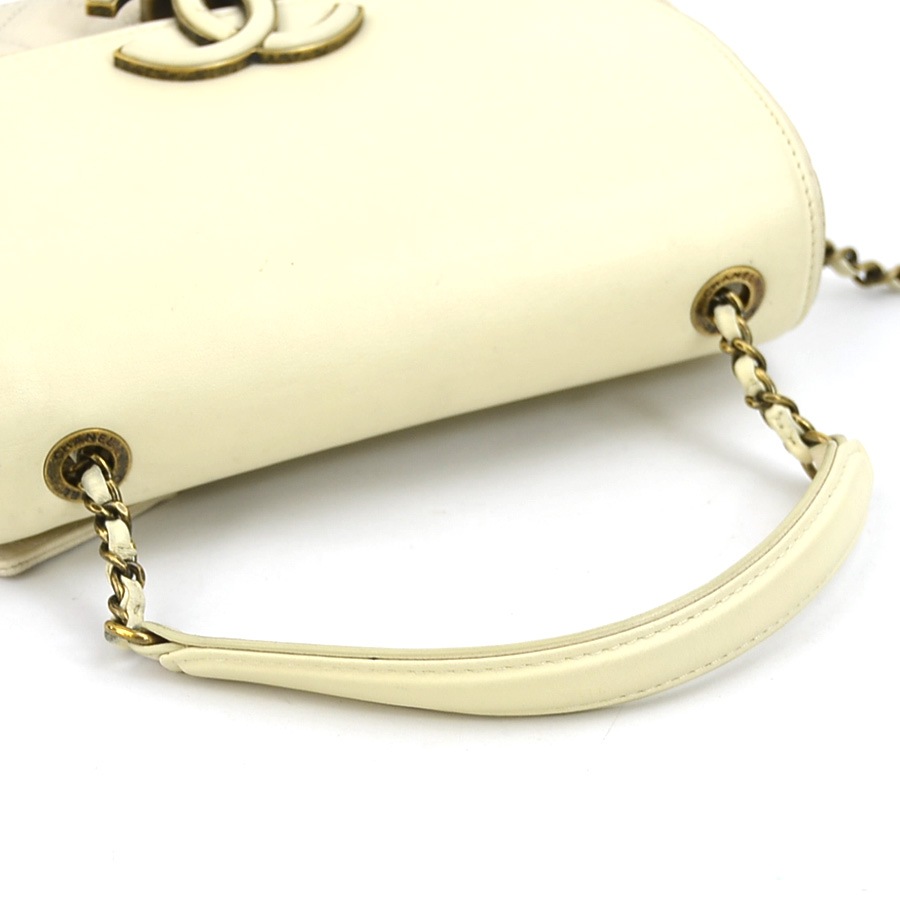 シャネル CHANEL 斜め掛けショルダーバッグ レザー クリーム レディース a0334 シャネル CHANEL 斜め掛けショルダーバッグ レザー クリーム レディース a0334