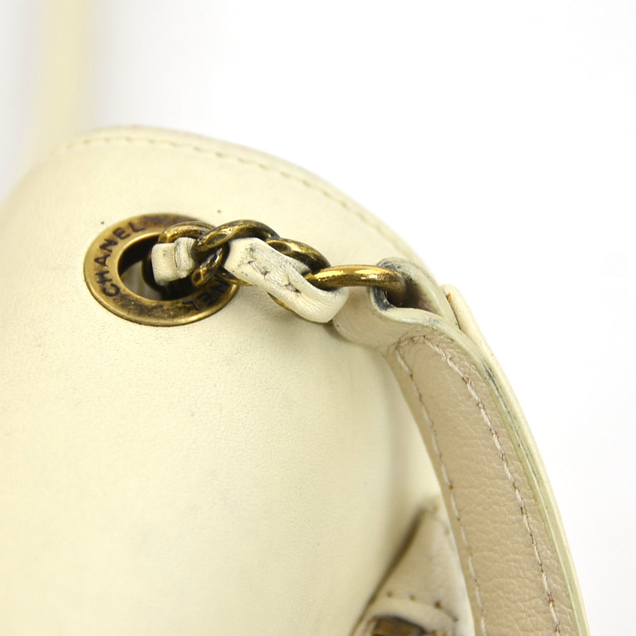 シャネル CHANEL 斜め掛けショルダーバッグ レザー クリーム レディース a0334 シャネル CHANEL 斜め掛けショルダーバッグ レザー クリーム レディース a0334