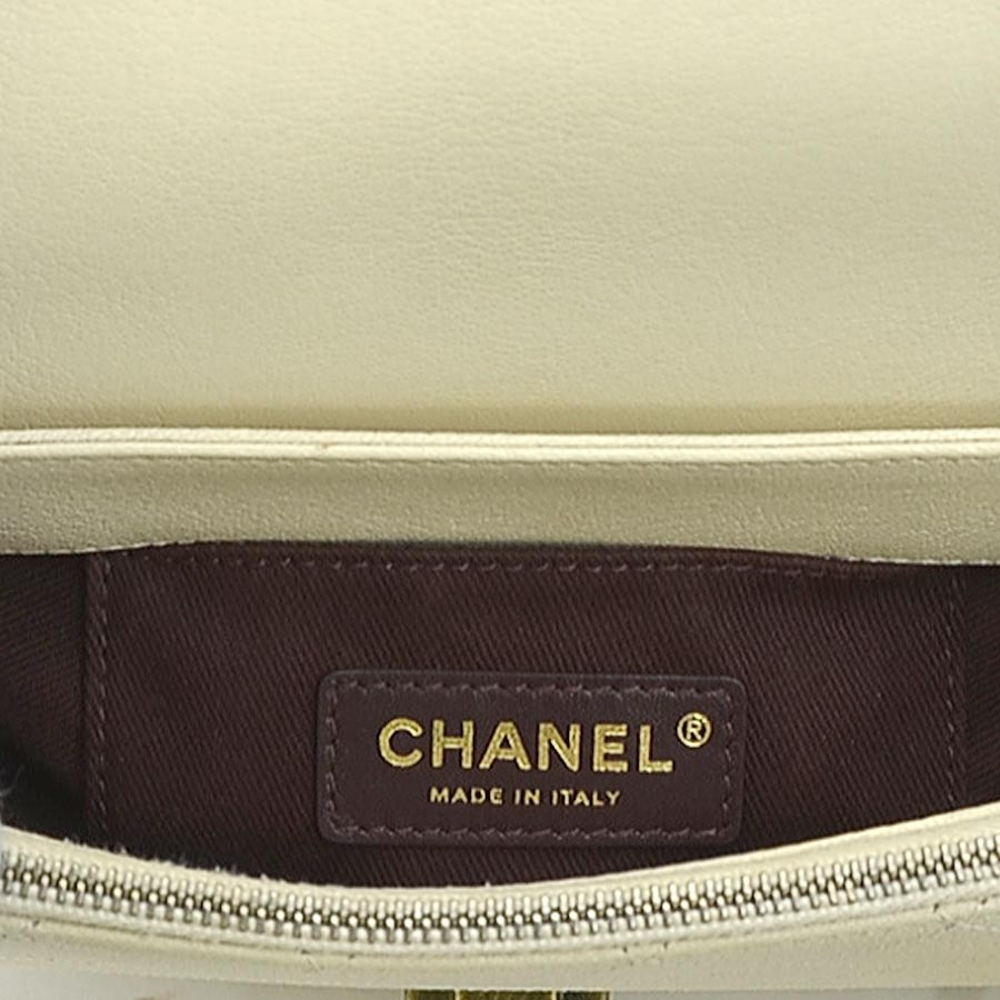 シャネル CHANEL 斜め掛けショルダーバッグ レザー クリーム レディース a0334 シャネル CHANEL 斜め掛けショルダーバッグ レザー クリーム レディース a0334