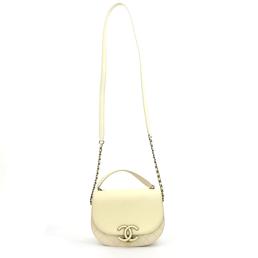 シャネル CHANEL 斜め掛けショルダーバッグ レザー クリーム レディース a0334 シャネル CHANEL 斜め掛けショルダーバッグ レザー クリーム レディース a0334
