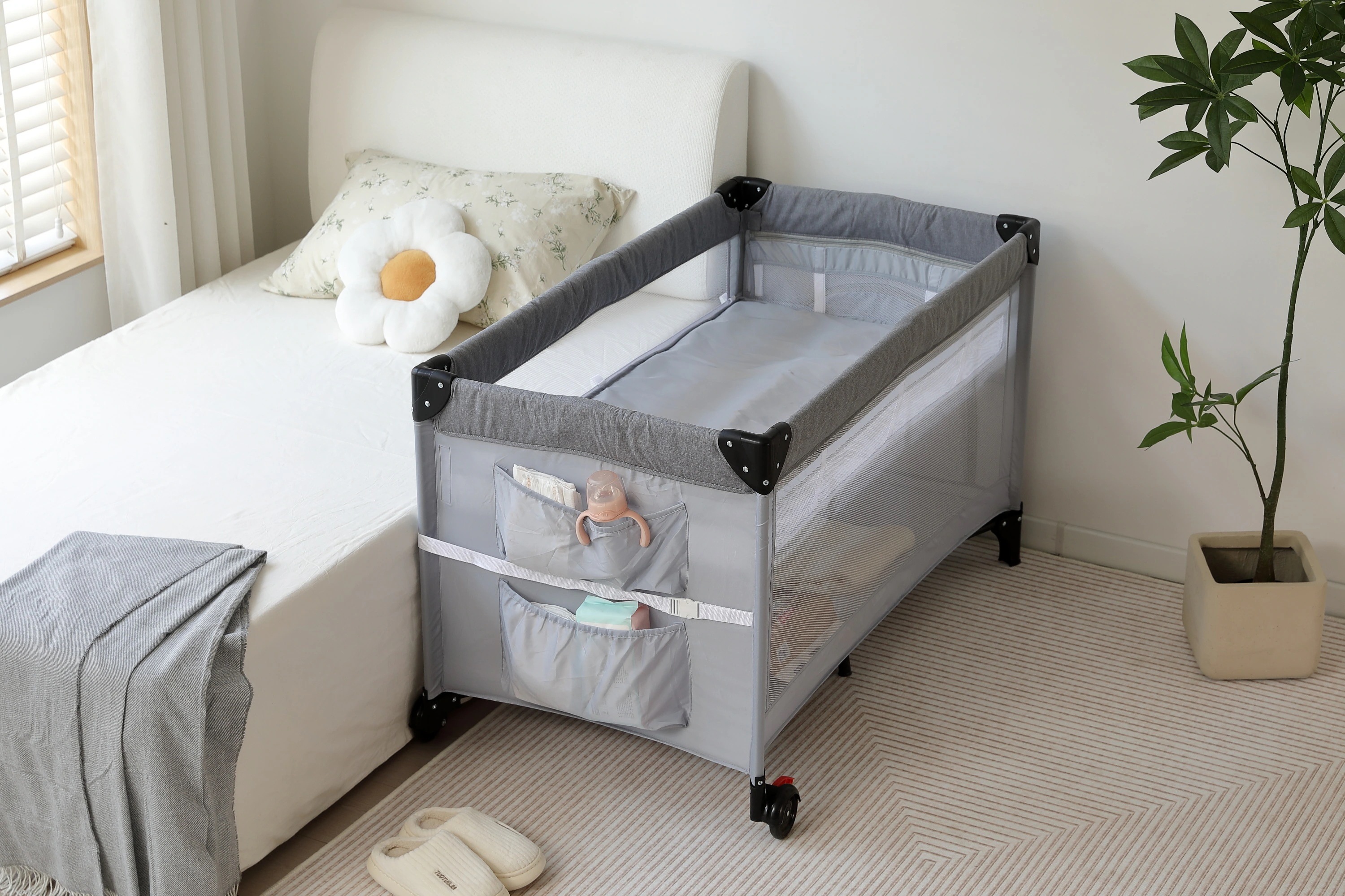 【安心保証】ベビーベッド ベビーサークル 折りたたみ 添い寝ベッド プレイヤード 片サイド高さ調整可能 お昼寝マット キャリーバッグ付 マットレス付 キャスター付き 多機能 軽量 出産祝い 【安心保証】ベビーベッド ベビーサークル 折りたたみ 添い寝ベッド プレイヤード 片サイド高さ調整可能 お昼寝マット キャリーバッグ付 マットレス付 キャスター付き 多機能 軽量 出産祝い