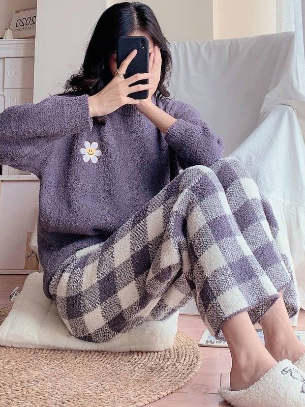 パジャマ ルームウェア 2点セット 寝巻き 花柄 チェック柄 刺? セーター パンツ トップス  ボトムス 上下セット ふわふわ もこもこ 厚い 厚手 あったか 暖かい 長袖 袖あり ラウンドネック ウエストゴム リボン ワイド ワイドレッグパンツ ゆったり ラフ かわいい 可愛い キ パジャマ ルームウェア 寝巻き 花柄 チェック柄 セーター パンツ
