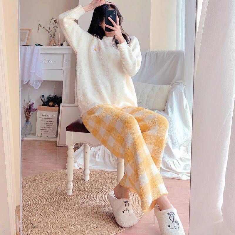 パジャマ ルームウェア 2点セット 寝巻き 花柄 チェック柄 刺? セーター パンツ トップス  ボトムス 上下セット ふわふわ もこもこ 厚い 厚手 あったか 暖かい 長袖 袖あり ラウンドネック ウエストゴム リボン ワイド ワイドレッグパンツ ゆったり ラフ かわいい 可愛い キ パジャマ ルームウェア 寝巻き 花柄 チェック柄 セーター パンツ