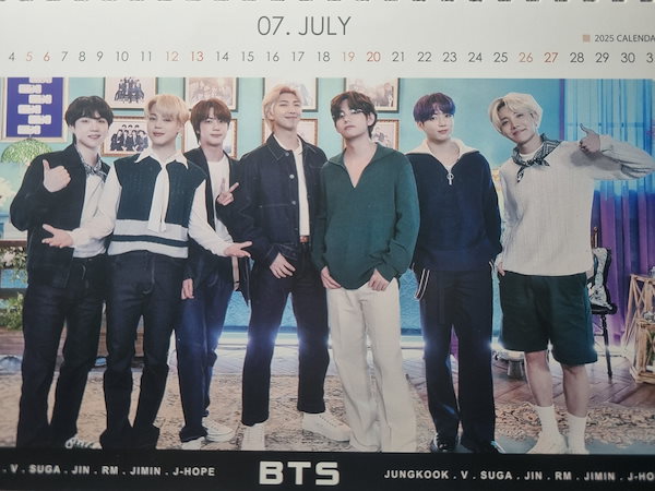 Qoo10] BTS 2025年 カレンダー / BT