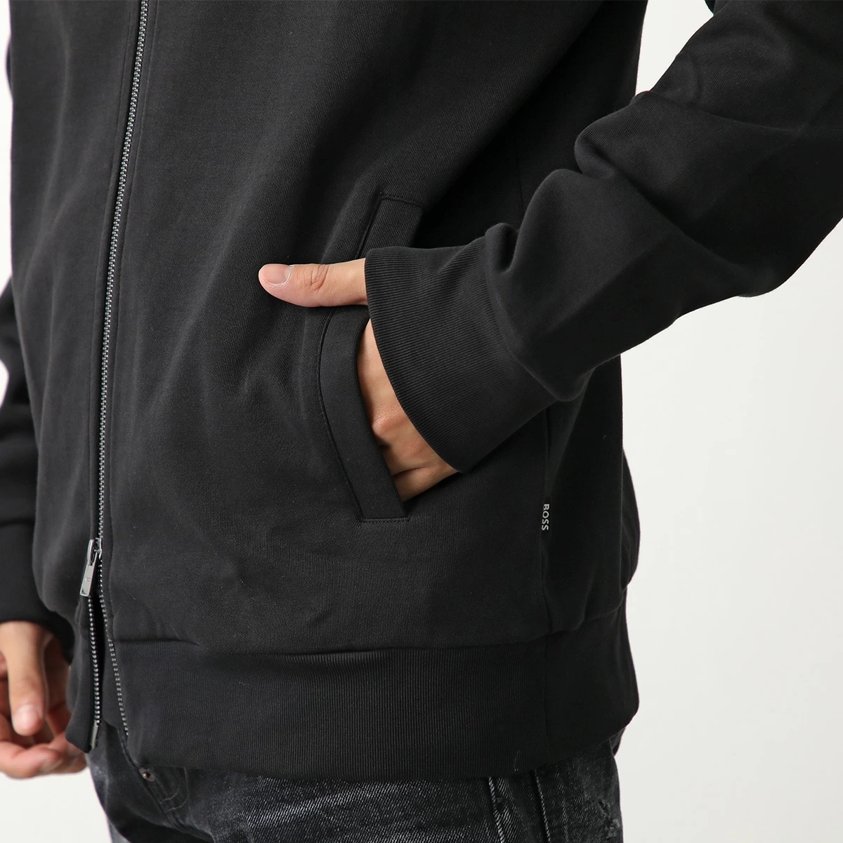 HUGO BOSS BLACK ヒューゴボス ブラック パーカー 50520303 メンズ スウェット ジップアップ コットンブレンド 長袖 ロゴパッチ 001 HUGO BOSS BLACK ヒューゴボス ブラック パーカー 50520303 メンズ スウェット ジップアップ コットンブレンド 長袖 ロゴパッチ 001