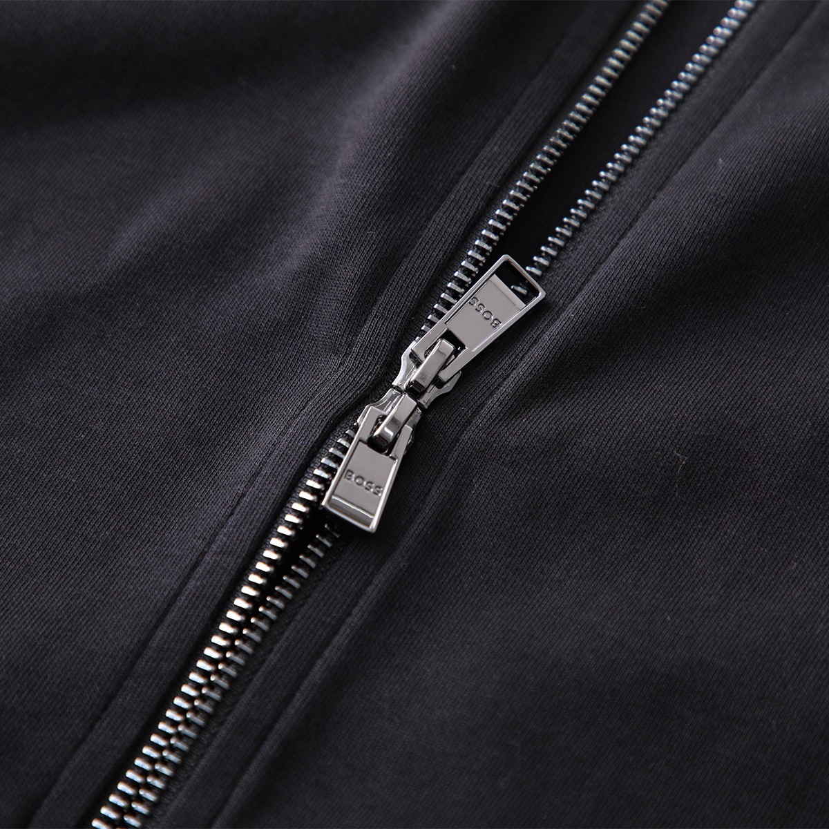 HUGO BOSS BLACK ヒューゴボス ブラック パーカー 50520303 メンズ スウェット ジップアップ コットンブレンド 長袖 ロゴパッチ 001 HUGO BOSS BLACK ヒューゴボス ブラック パーカー 50520303 メンズ スウェット ジップアップ コットンブレンド 長袖 ロゴパッチ 001