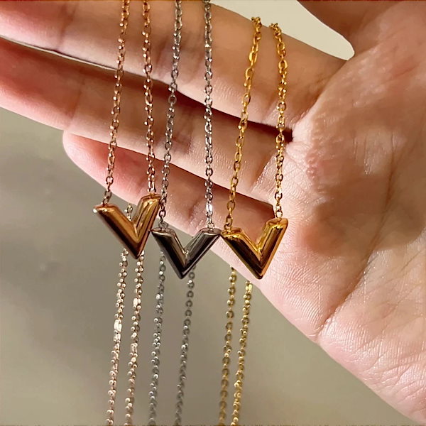 Qoo10] 316Lステンレス製 V字ネックレス 金