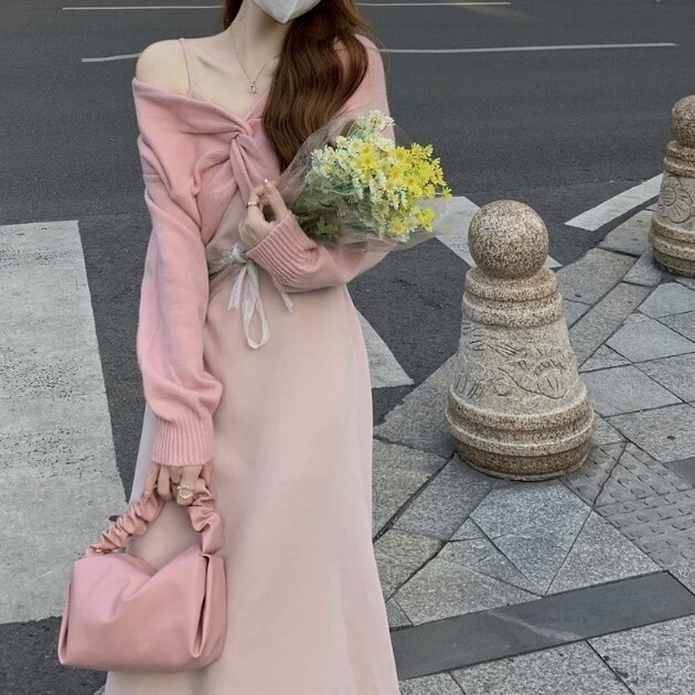 【着用レビュー】トップス ワンピース レディース 韓国 ニット セーター キャミソールワンピース キャミワンピ ロング丈 長袖 Vネック Aライン 切り替え 裾フレア ゆったり かわいい 大人可愛い