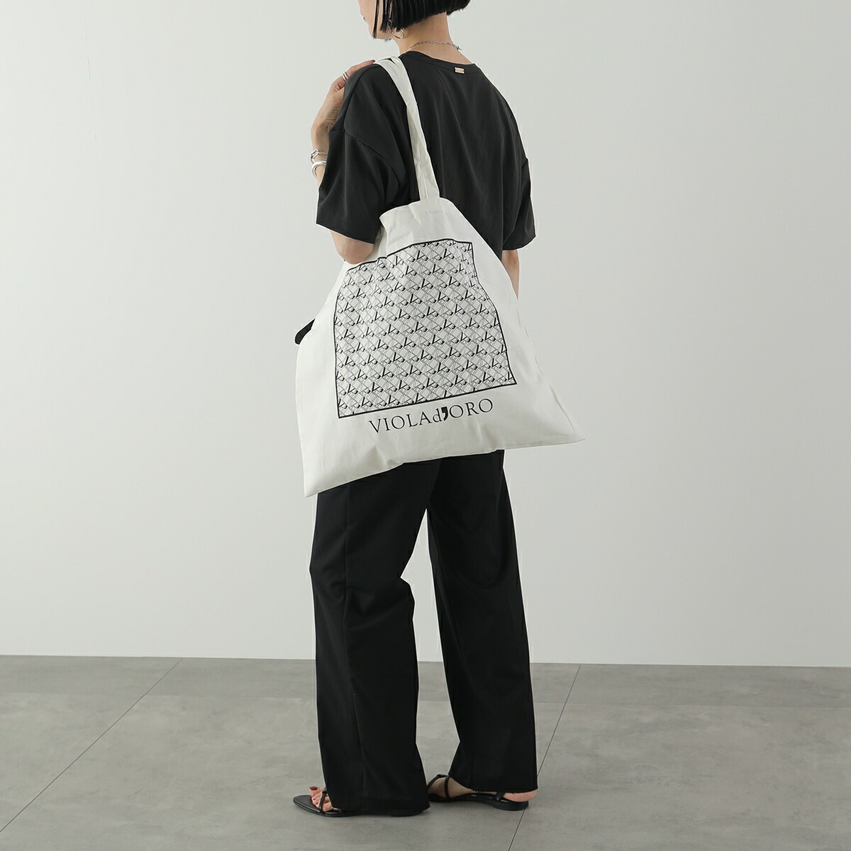 VIOLAdORO ヴィオラドーロ ハンドバッグ VOGUE ヴォーグ V-1567 レディース レザー ショルダーバッグ ワンショルダー ロゴ 鞄 BLACK 【mega】