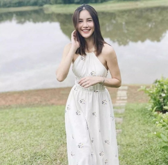 ワンピース レディース ロング 夏服 ロング マキシ丈 ノースリーブ 袖なし ホルターネック セミフレア 細身 Aライン 背中空き シフォン ウエスト オーガンジー インスタ映え SNS 映え 写真