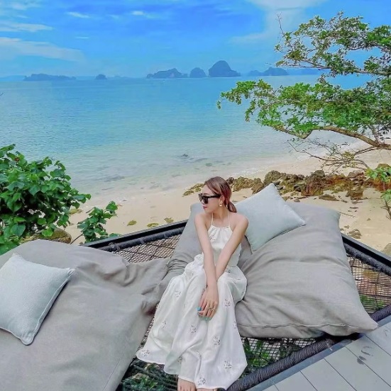 ワンピース レディース ロング 夏服 ロング マキシ丈 ノースリーブ 袖なし ホルターネック セミフレア 細身 Aライン 背中空き シフォン ウエスト オーガンジー インスタ映え SNS 映え 写真