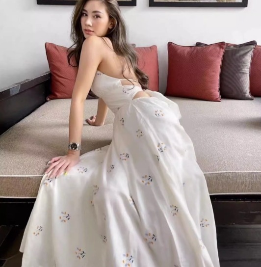 ワンピース レディース ロング 夏服 ロング マキシ丈 ノースリーブ 袖なし ホルターネック セミフレア 細身 Aライン 背中空き シフォン ウエスト オーガンジー インスタ映え SNS 映え 写真