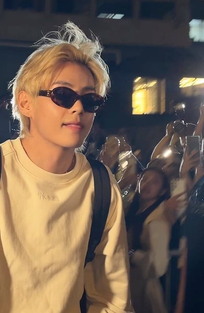 NOICE Tシャツ　韓国　BTS V テテ　着用　新品　未使用　グレーベージュ NOICE Tシャツ 韓国 BTS V テテ 着用 新品 未使用 白 ホワイト - メルカリ